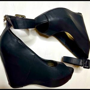 Classic Black strap wedges
